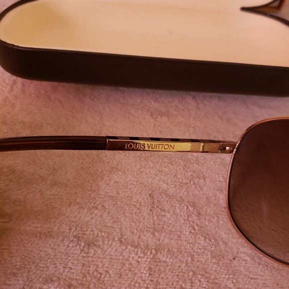 Louis Vuitton Glasses - Picture 2 of 5